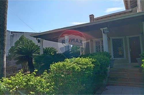 CASA CON AMPLIO TERRENO – 2