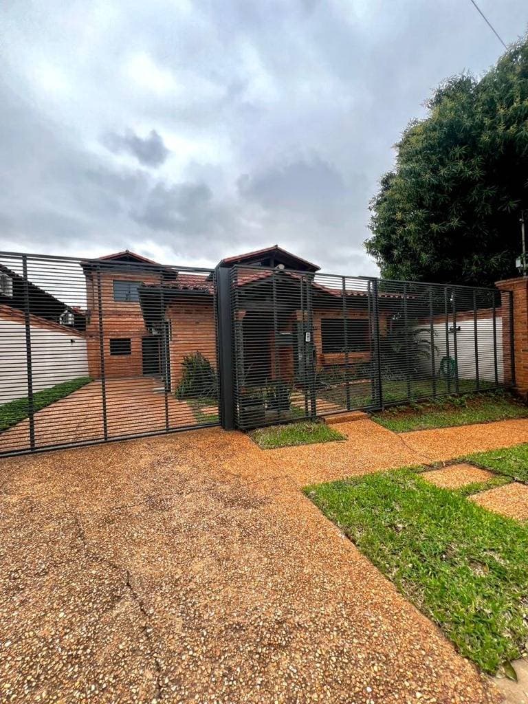HERMOSA RESIDENCIA EN VENTA EN LAS LOMAS