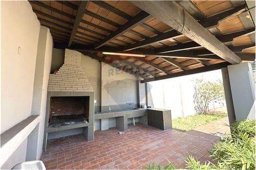 ALQUILO LOCAL COMERCIAL CON OFICINAS Y PATIO – 2