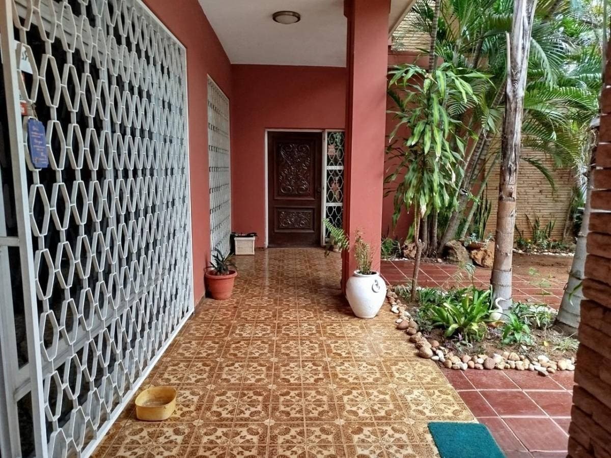 VENDO CASA A REFACCIONAR EN BARRIO MBURICAO – 3