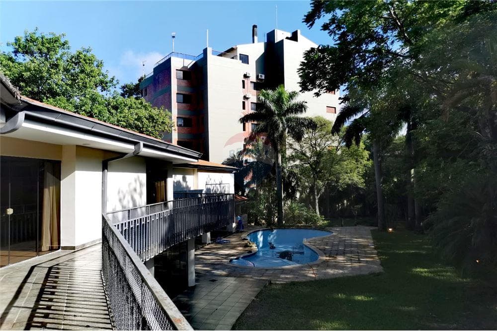 En Venta Lujosa Residencia en Los Laureles, Asuncion – 3