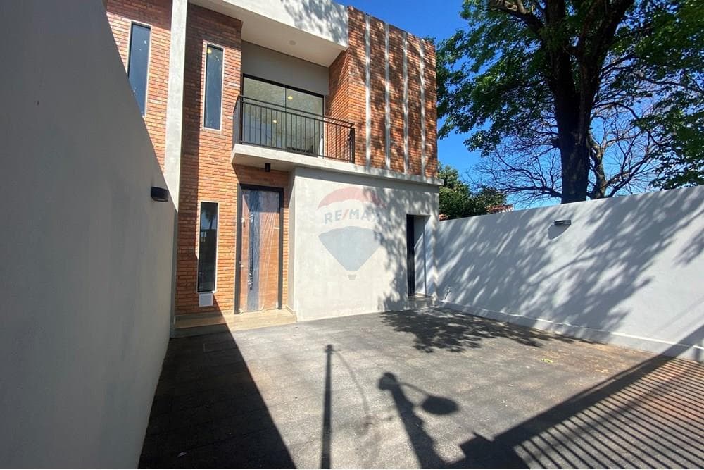 EN VENTA DUPLEX EN LUQUE BARRIO LAURELTY