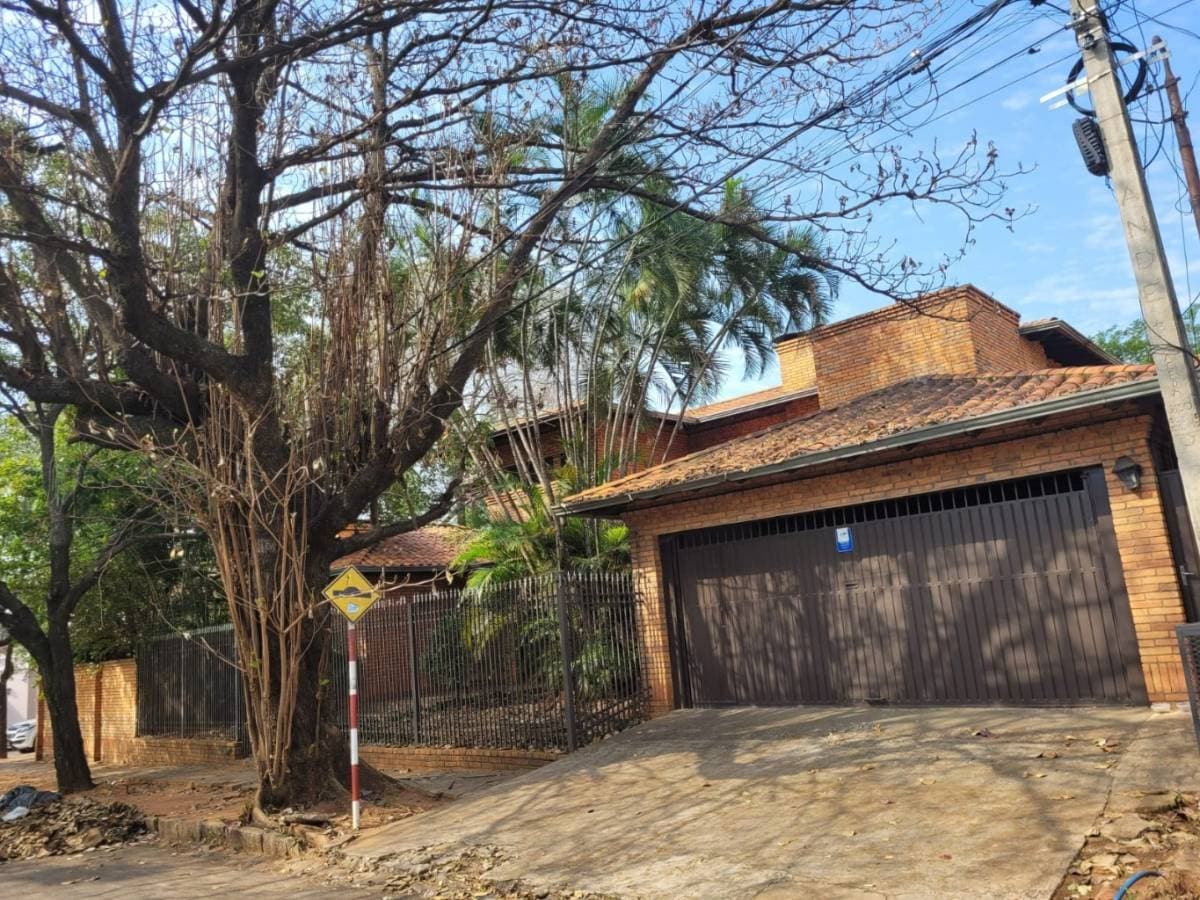 En venta amplia propiedad en esquina de 1.282 m2 – 2