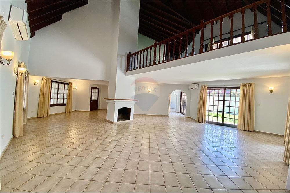 Alquilo Casa en Los Laureles – 3