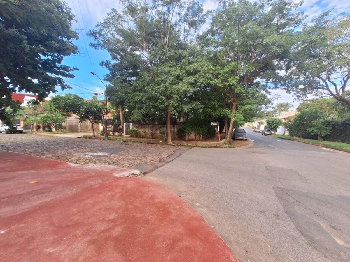 Vendo Propiedad En Esquina, Bo. Los Laureles