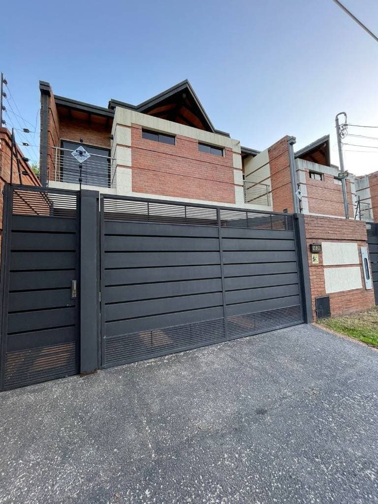 ALQUILO DUPLEX AMUEBLADO EN LOS LAURELES