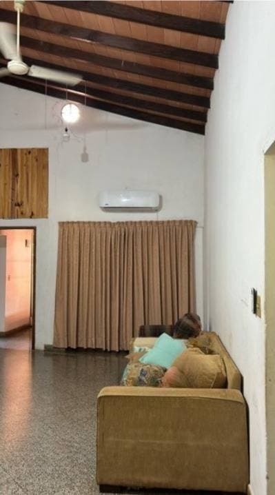 ALQUILO AMPLIA CASA EN CAPIATÁ – 2