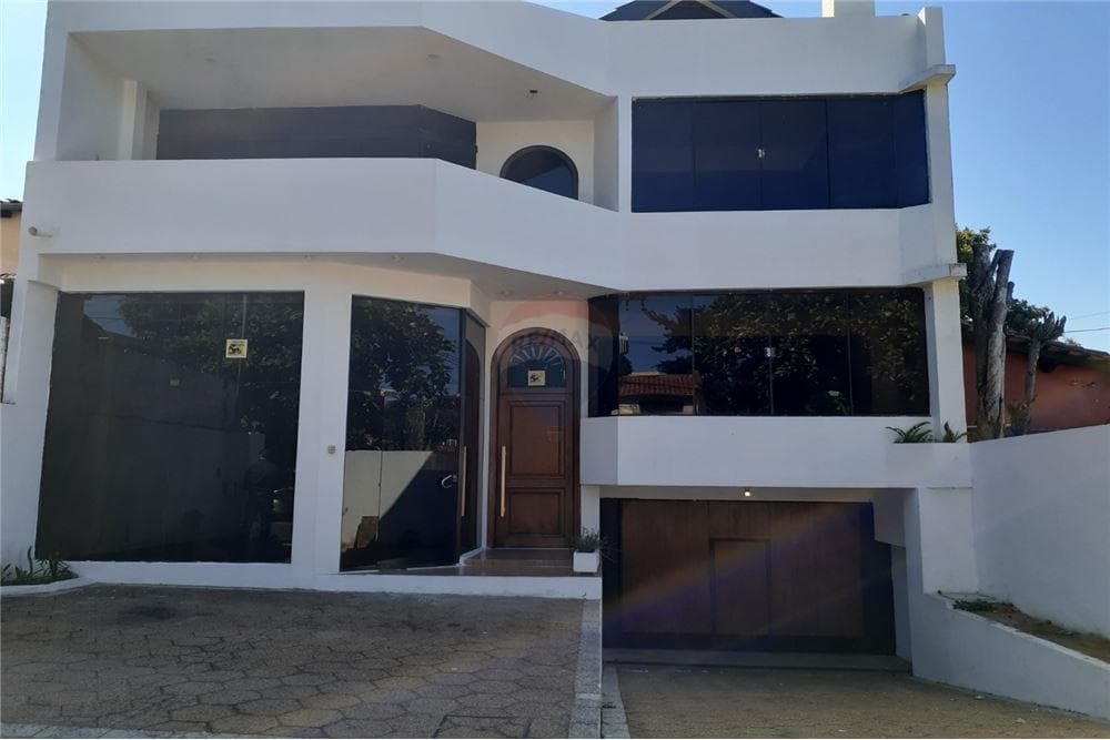 IMPONENTE Y AMPLIA RESIDENCIA DE 5 NIVELES EN BARRIO MBURICAÓ DE ASUNCIÓN – 2