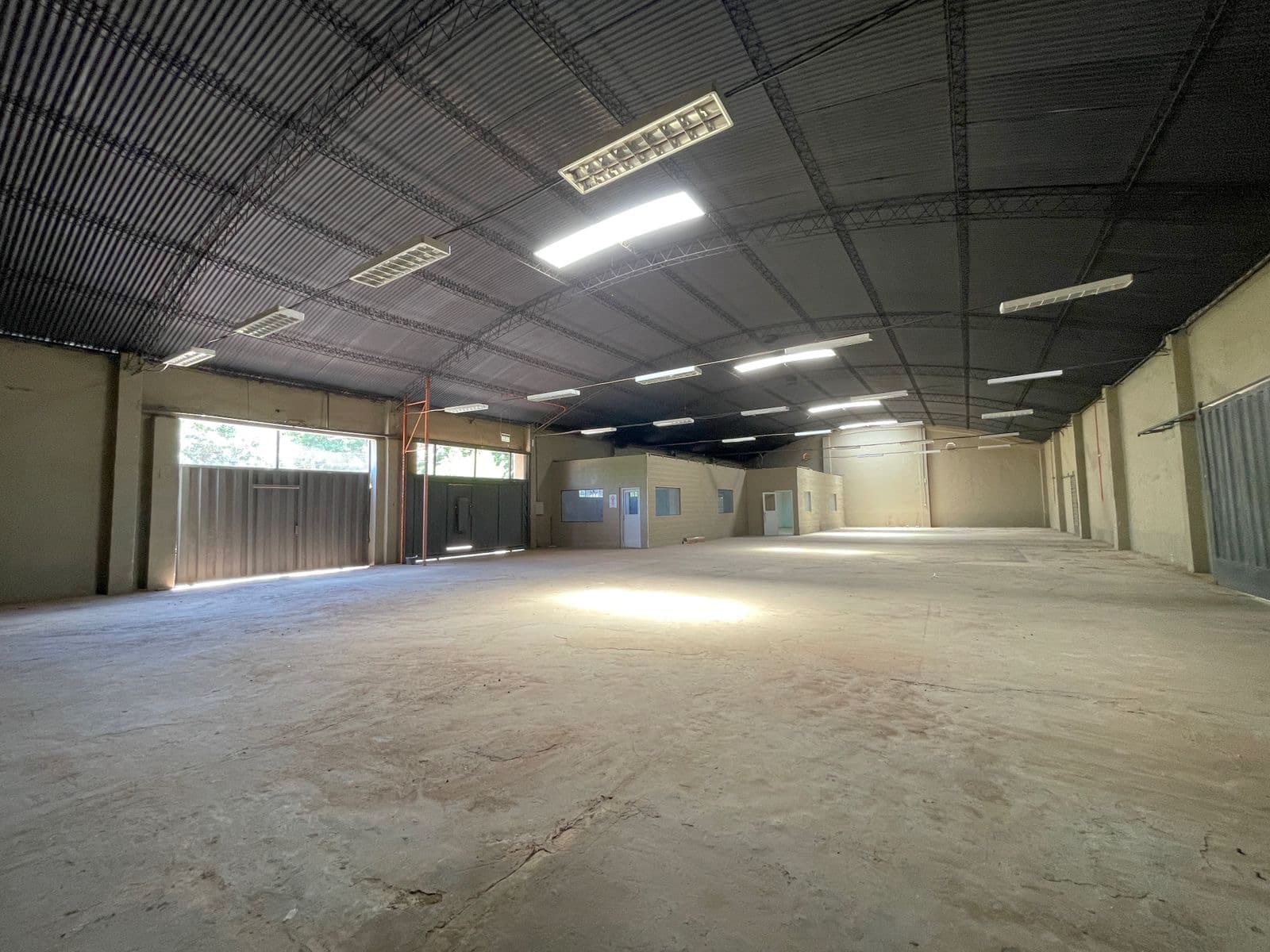Alquilo amplio depósito en Fernando zona Norte - Ex Venser – 2