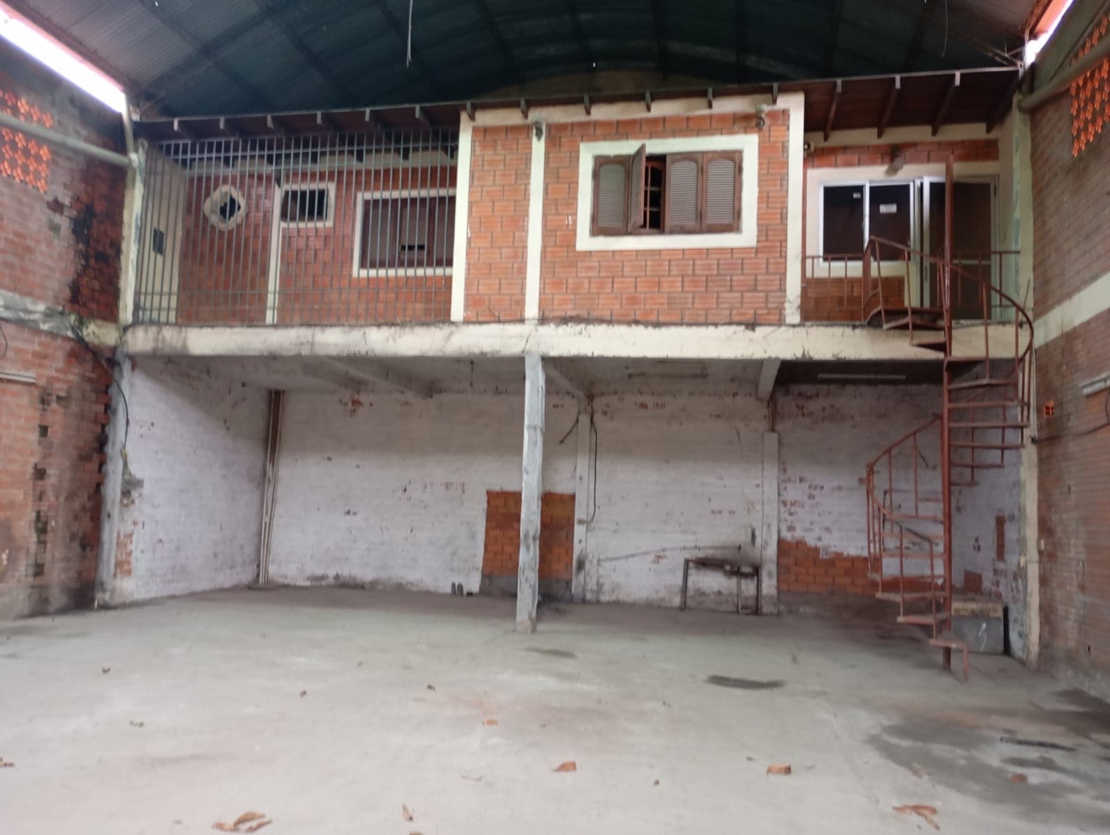 ALQUILO TINGLADO EN EL BARRIO PANAMBIRETA