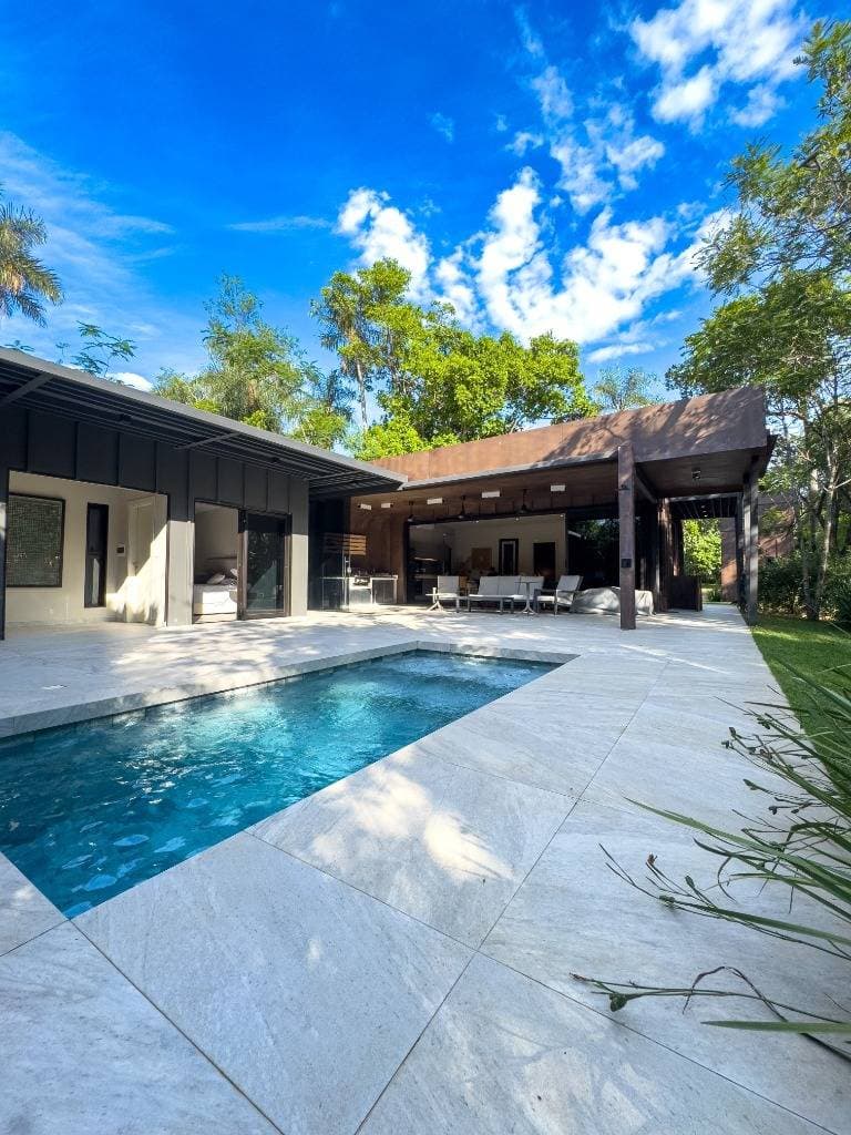 VENDO CASA DE 3 DORMITORIOS EN SAN BERNARDINO - ZONA LA SUIZA