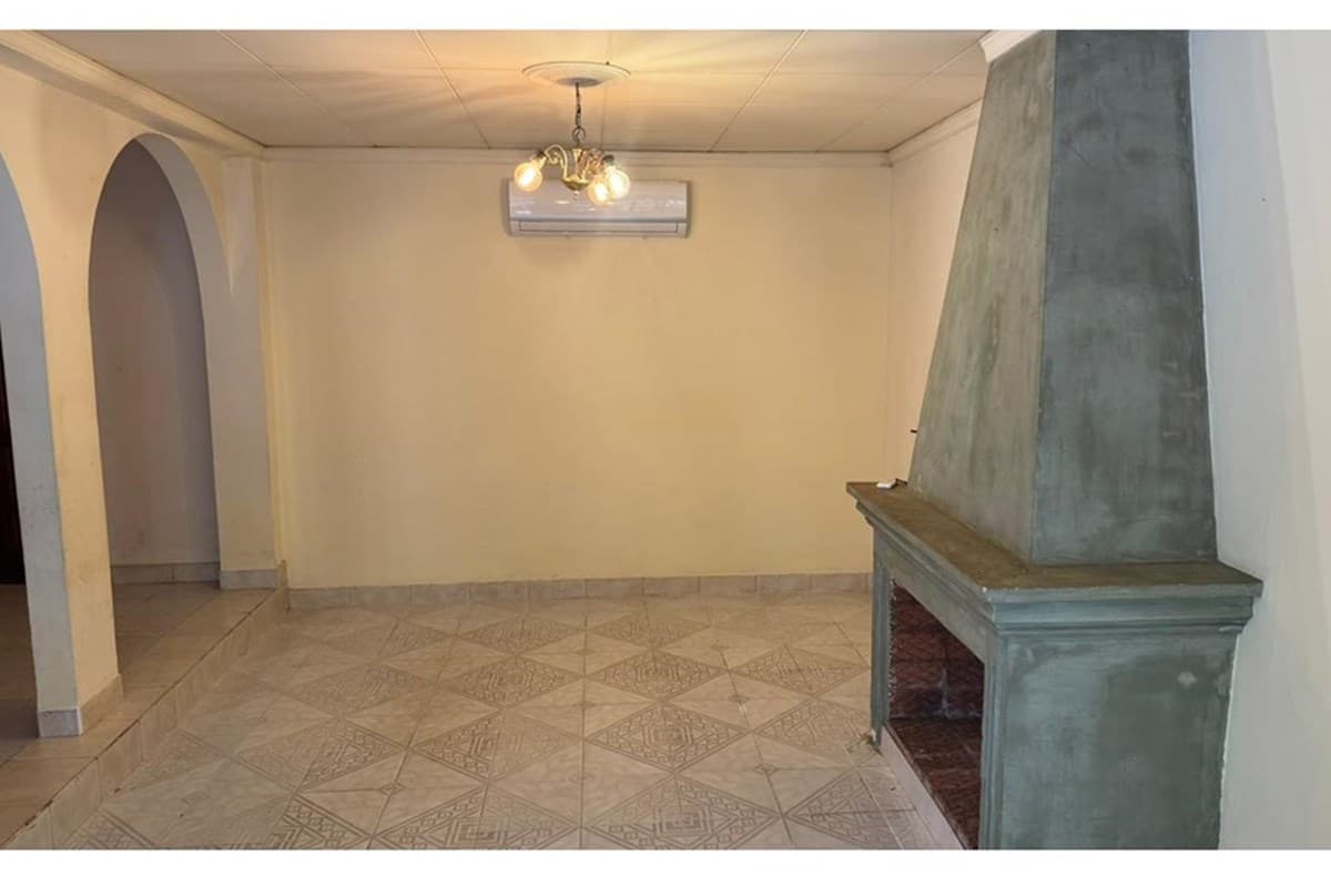 Casa en alquiler 4 dormitorios con oficina independiente en Laurelty – 2