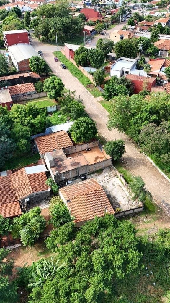 Vendo Terreno con Construcciones en esquina en el Barrio Yka’a- Luque – 2