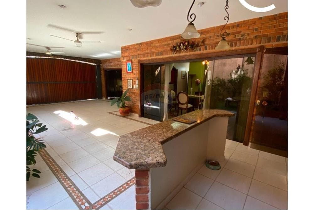 Impresionante Casa en Herrera, Asunción - ¡Nueva! – 2