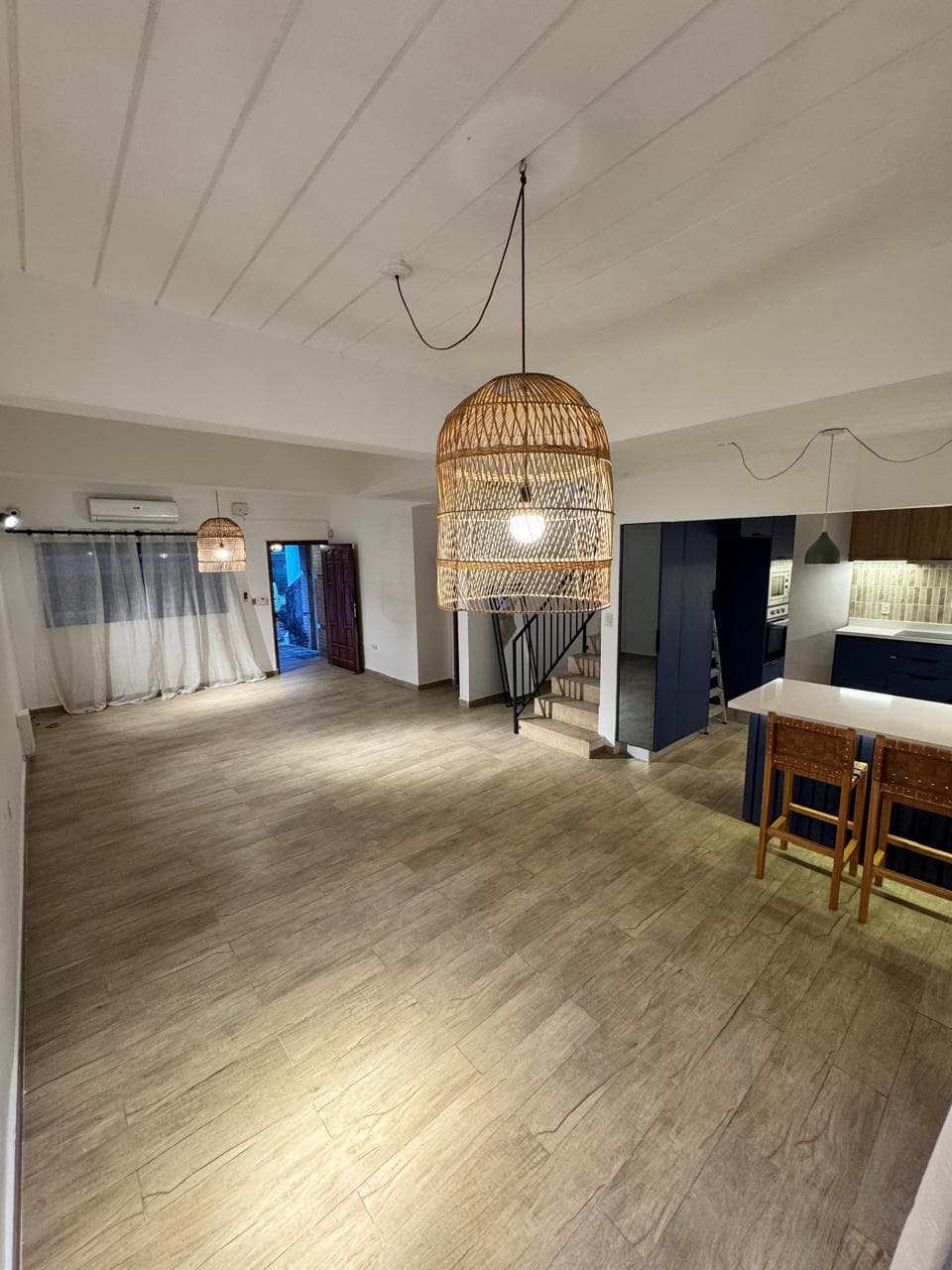 EN ALQUILER – AMPLIO Y HERMOSO DÚPLEX Zona Rakiura – Luque, Loma Merlo – 2