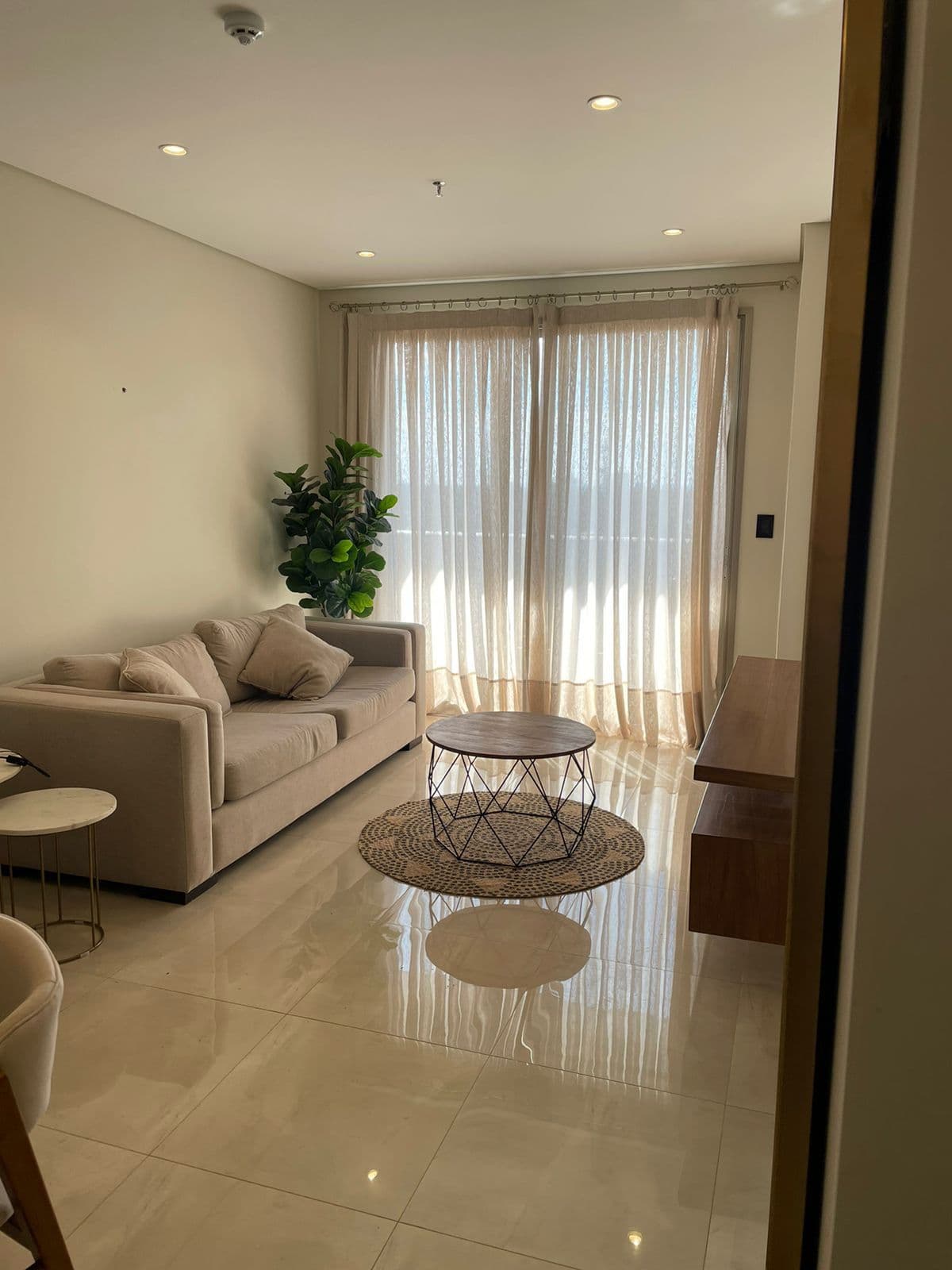 DEPARTAMENTO AMOBLADO - ALQUILER S/MOLAS LOPEZ