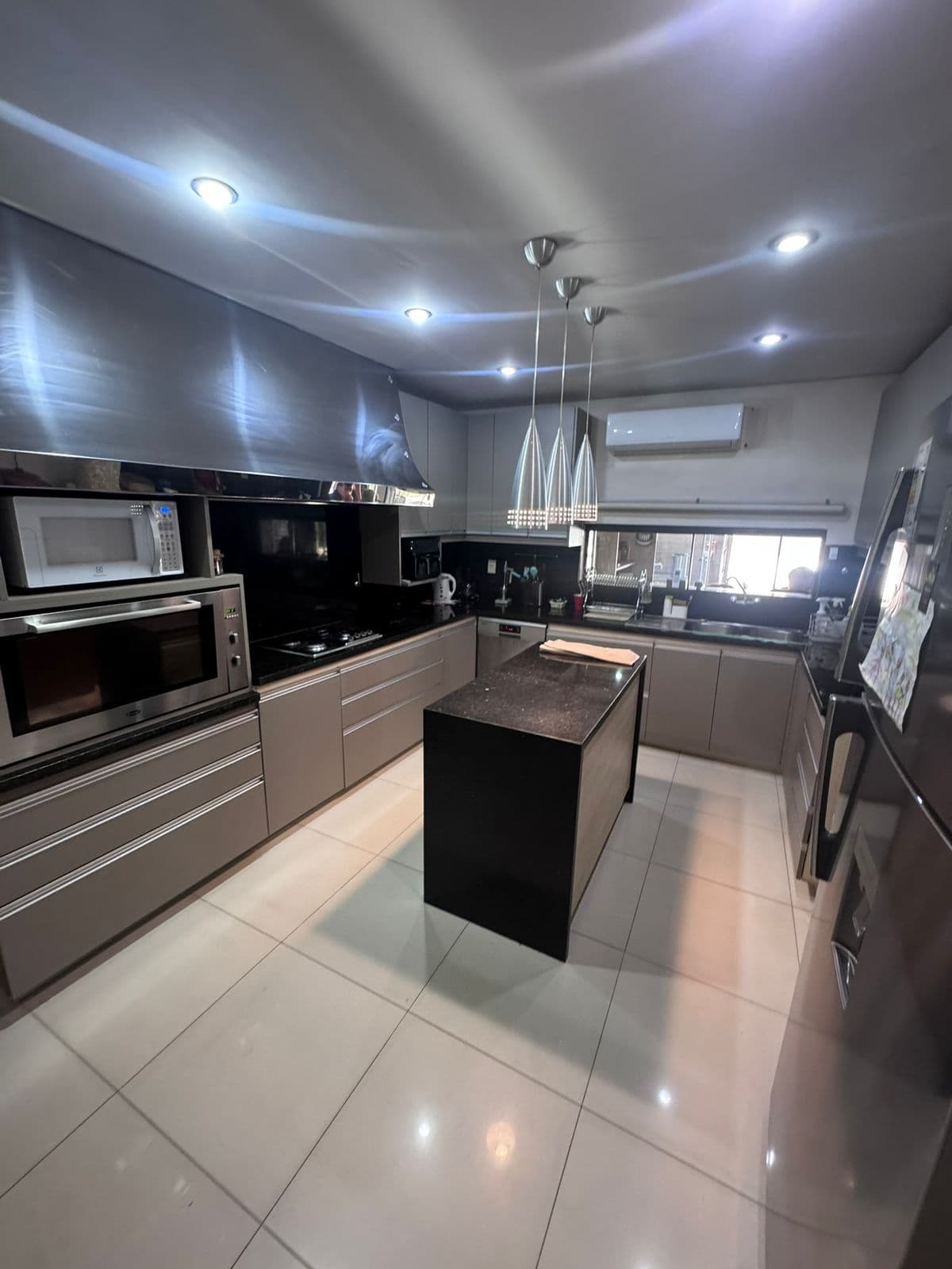 **CASA TOTALMENTE AMOBLADA EN ALQUILER – SANTÍSIMA TRINIDAD** – 3