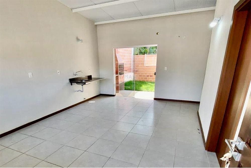 OFERTO CASA A ESTRENAR EN CONDOMINIO YERUTI - LUQUE – 2