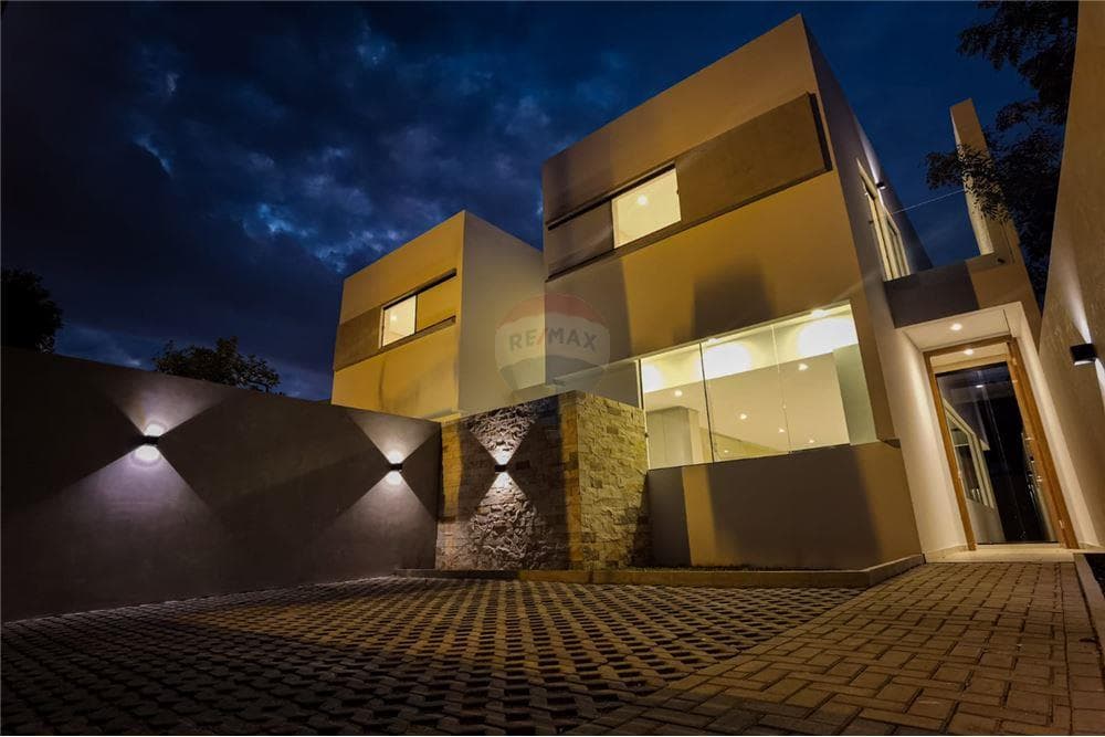 DUPLEX EN VENTA ZONA CONMEBOL CON PILETA