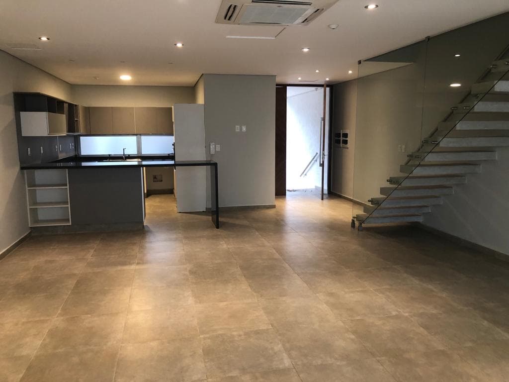 HERMOSO Y MODERNO TRIPLEX EN MBURUCUYA – 2