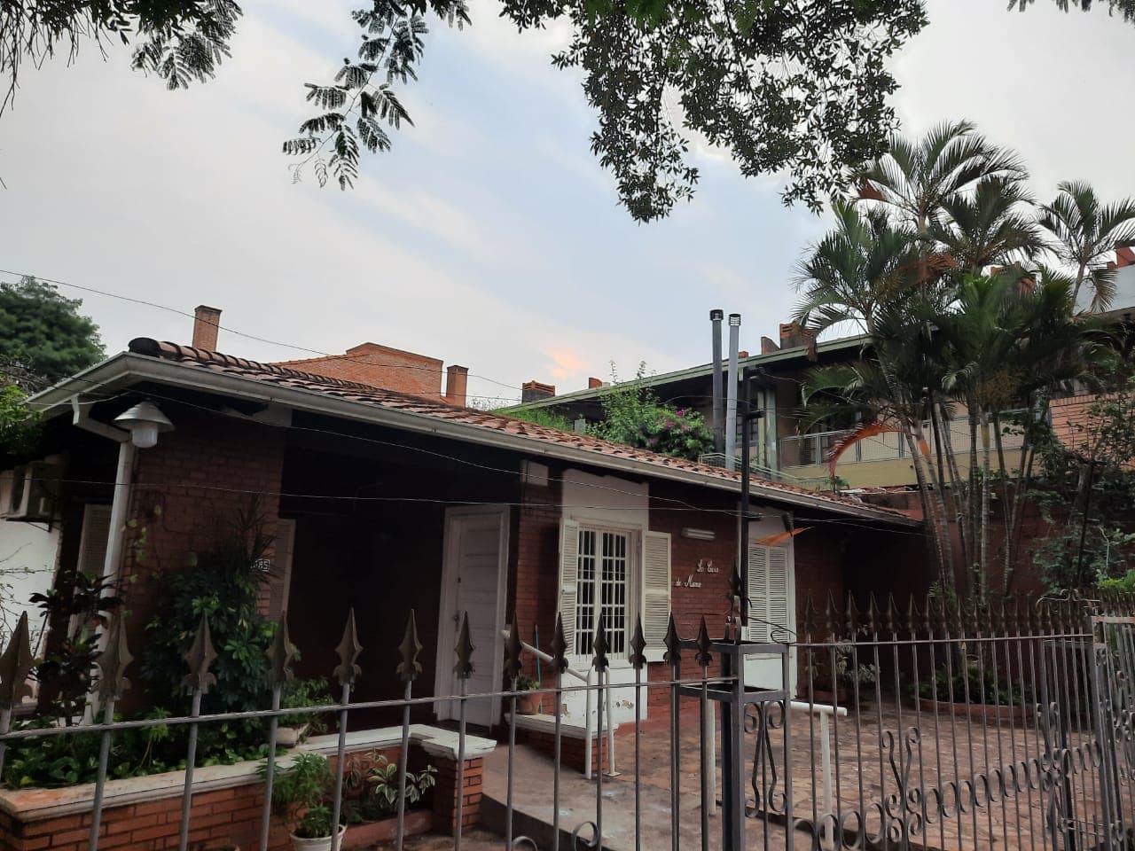 IMPORTANTE PROPIEDAD EN EL BARRIO MBURUCUYA – 3