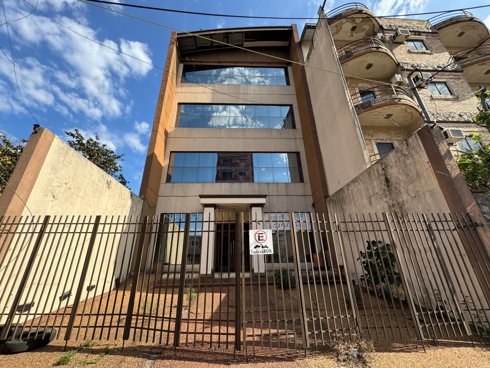 VENDO EDIFICIO DE 4 PLANTAS EN PETTIROSSI ZONA M4