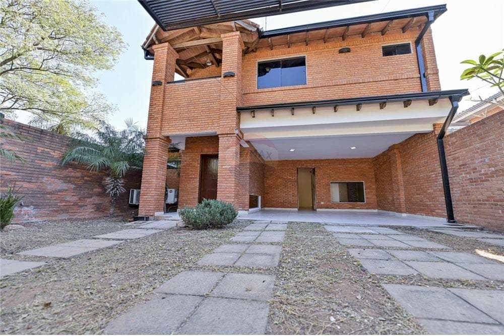 ALQUILO CASA EN ITA ENRAMADA SOBRE AVENIDA PERON