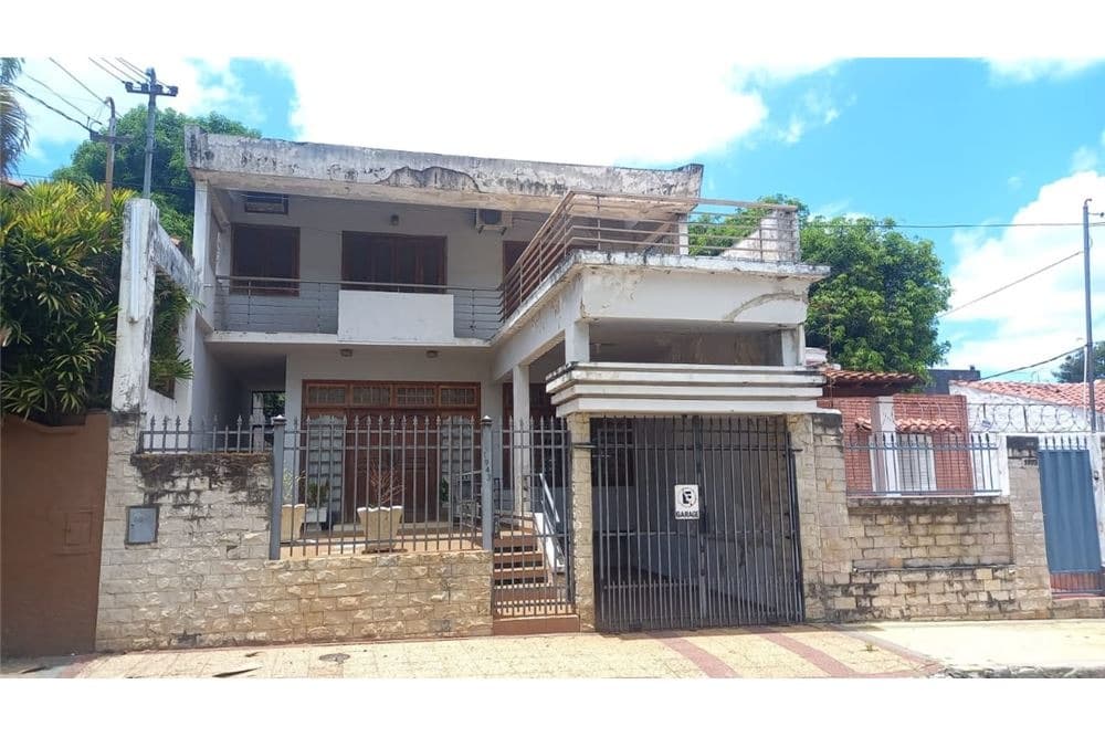 CASA EN VENTA DE 6 SUITES - OBRERO