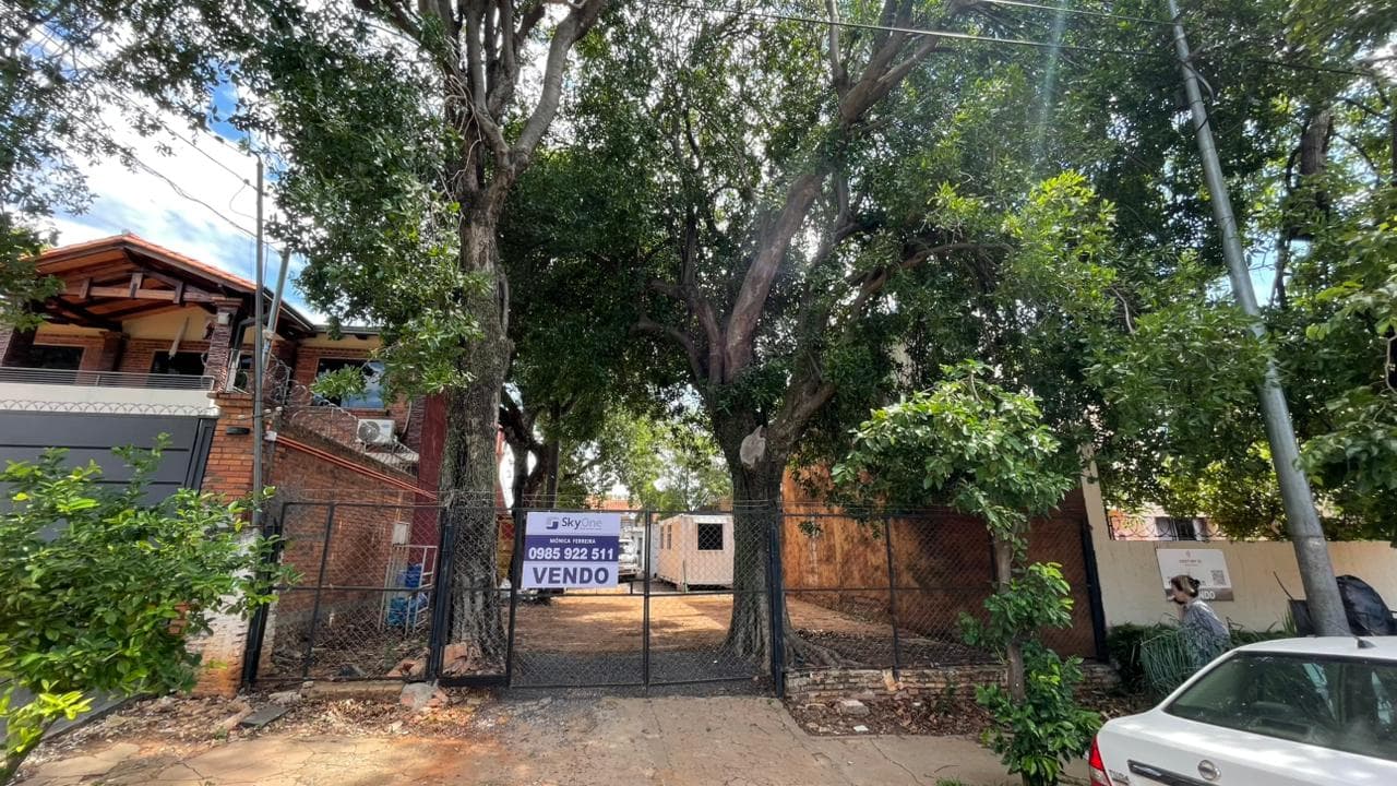Terreno En Barrio Los Laureles – 3