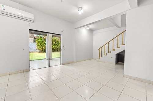VENDO AMPLIA CASA EN LUQUE - CUARTO BARRIO!! – 3