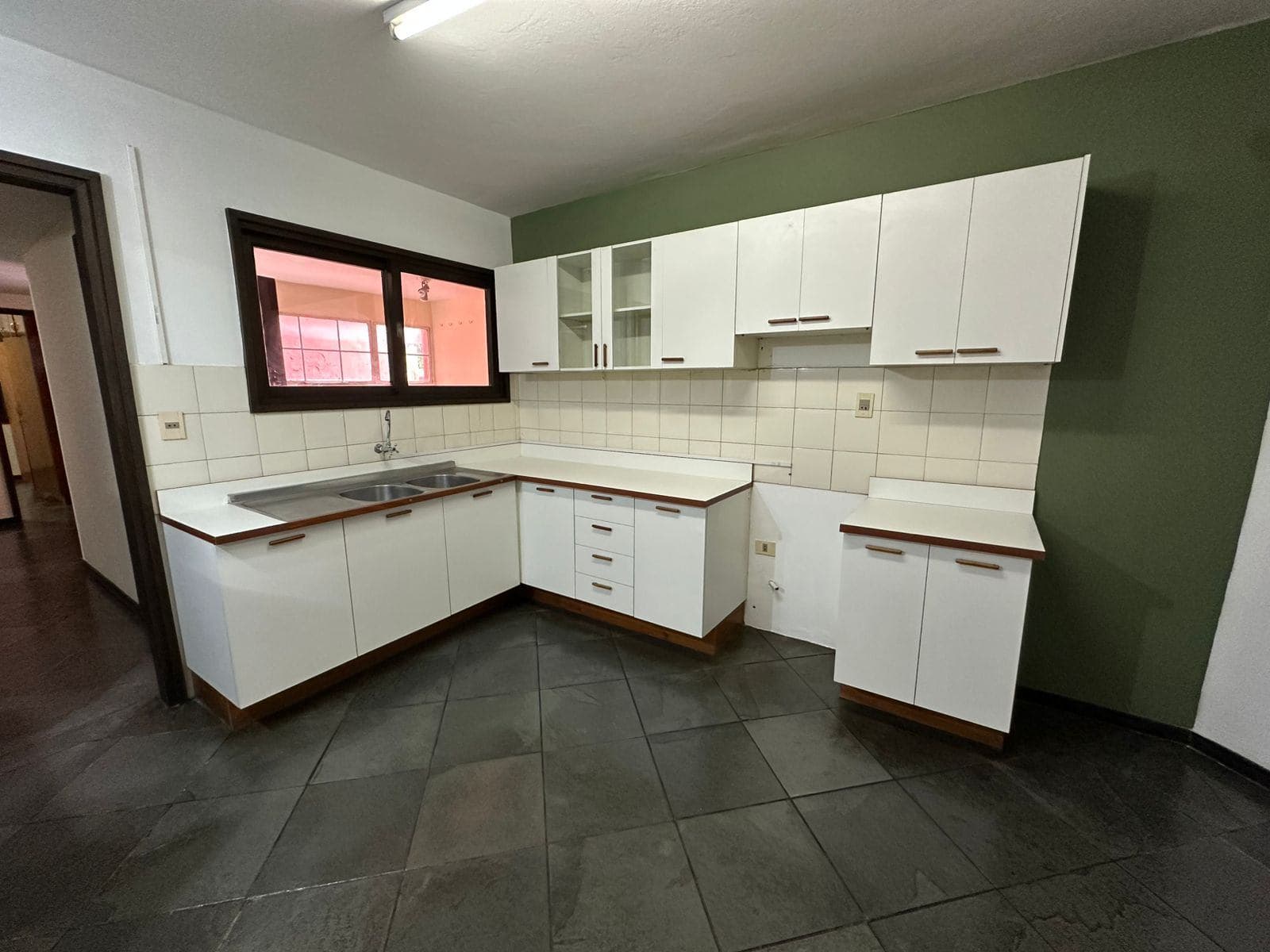 Departamento en alquiler de 3 dormitorios c/ cochera en Villa Morra – 3
