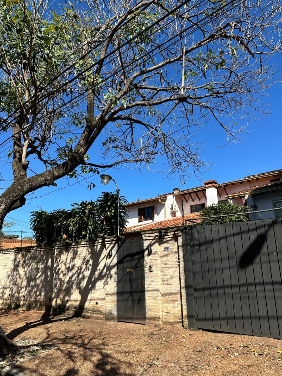 Casa en alquiler c/ cochera en Mburicaó – 2