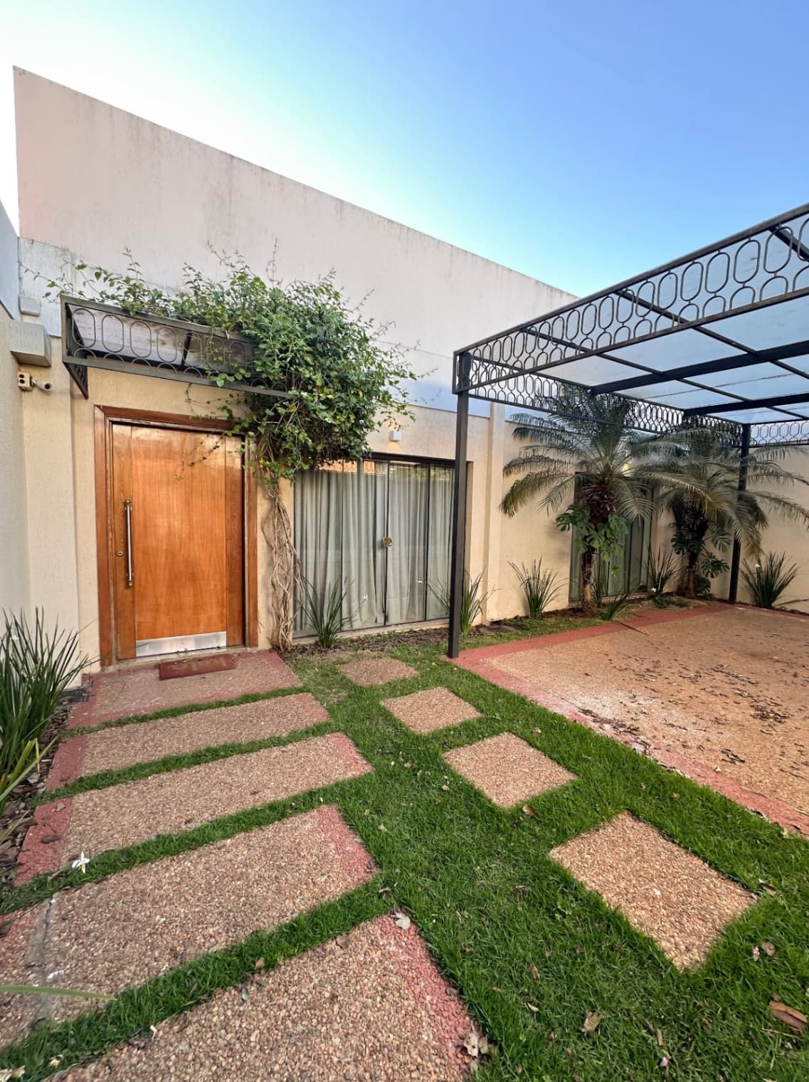 Casa en alquiler c/ cochera en La Recoleta