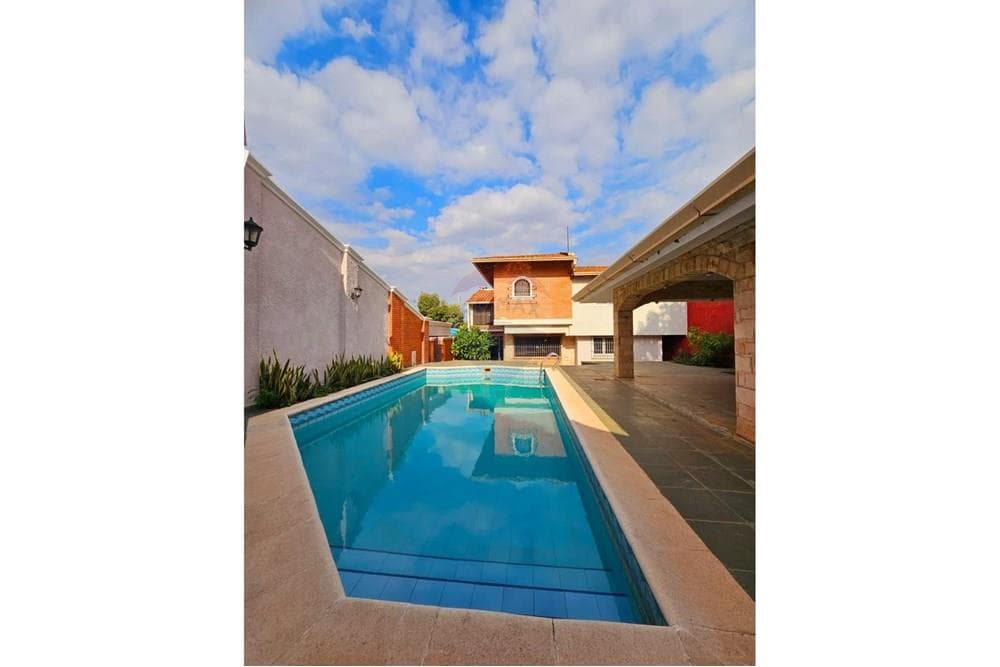 CASA EN VENTA - BARRIO SAN VICENTE