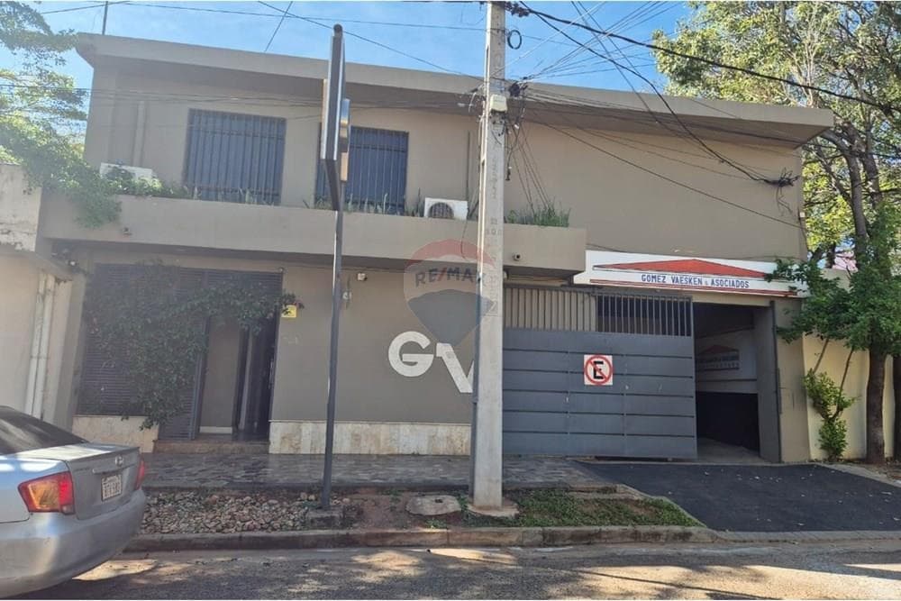 VENDO OFICINAS CON DEPÓSITO EN LUQUE ZONA CENTRO – 2
