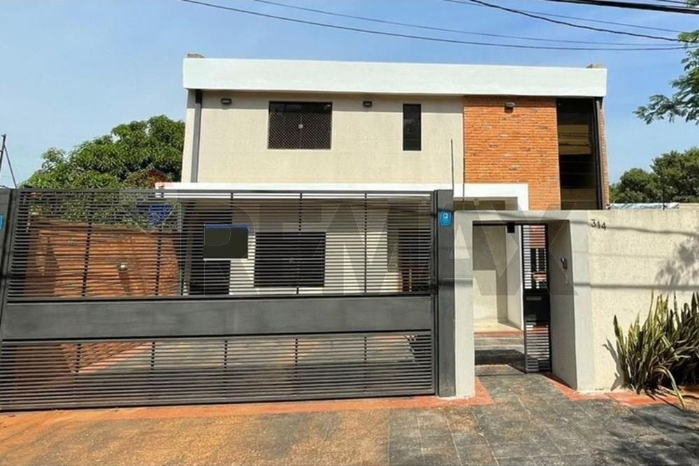 ¡Casa Nueva en Luque: Espacio y Comodidad Ideal!