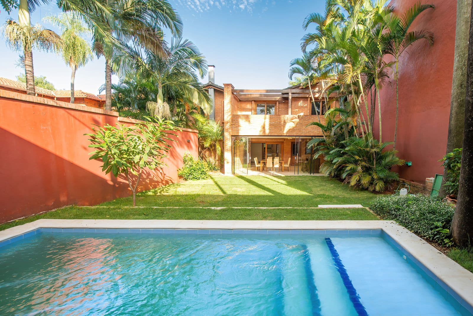 Barrio Cerrado Las Piedras Luque En Venta Hermosa Residencia.