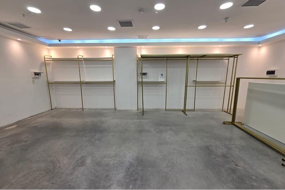 Alquilo Local Comercial en M4 Galería