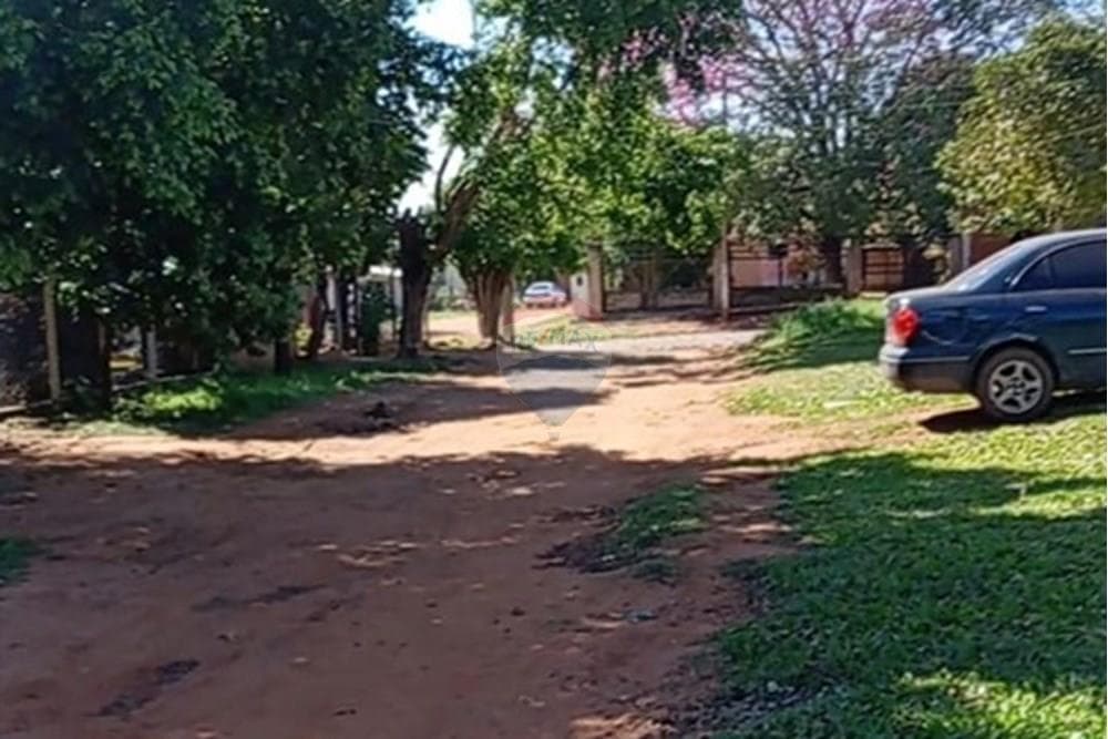 TERRENO EN LAURELTY LUQUE EN VENTA (424m2) – 3