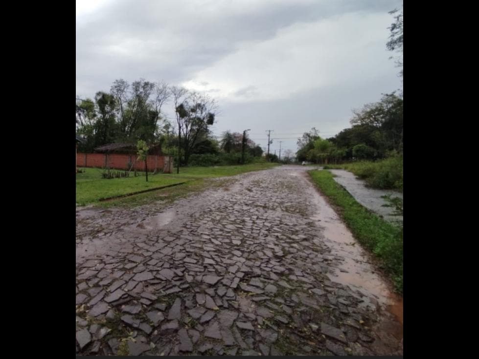 EN VENTA CASA EN ENCARNACION – 3