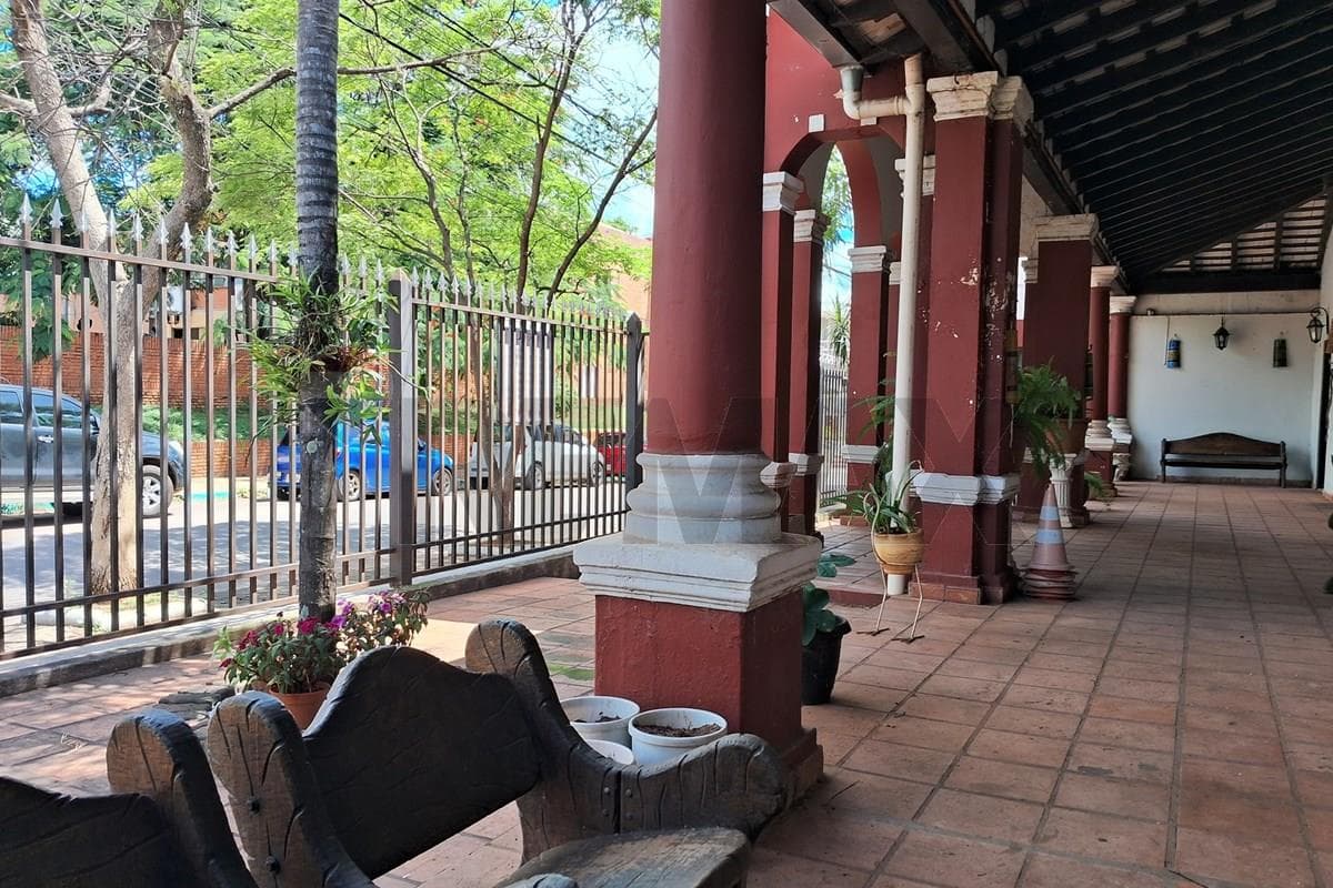 HERMOSA CASA EN CAACUPE A PASOS DE LA IGLESIA – 2