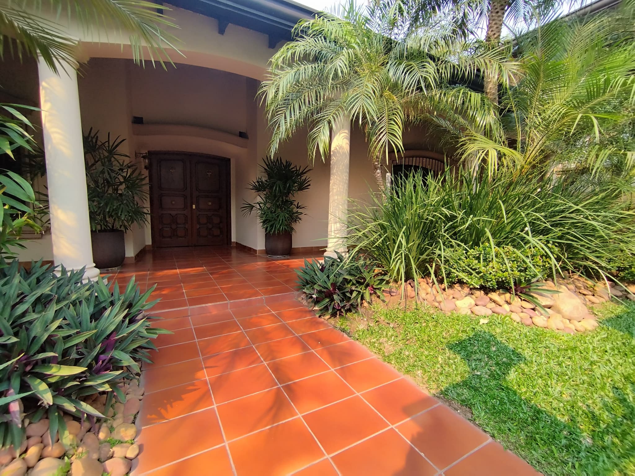 Oportunidad de Inversión en Villa Morra - Vendo Residencia, excelente ubicación – 3
