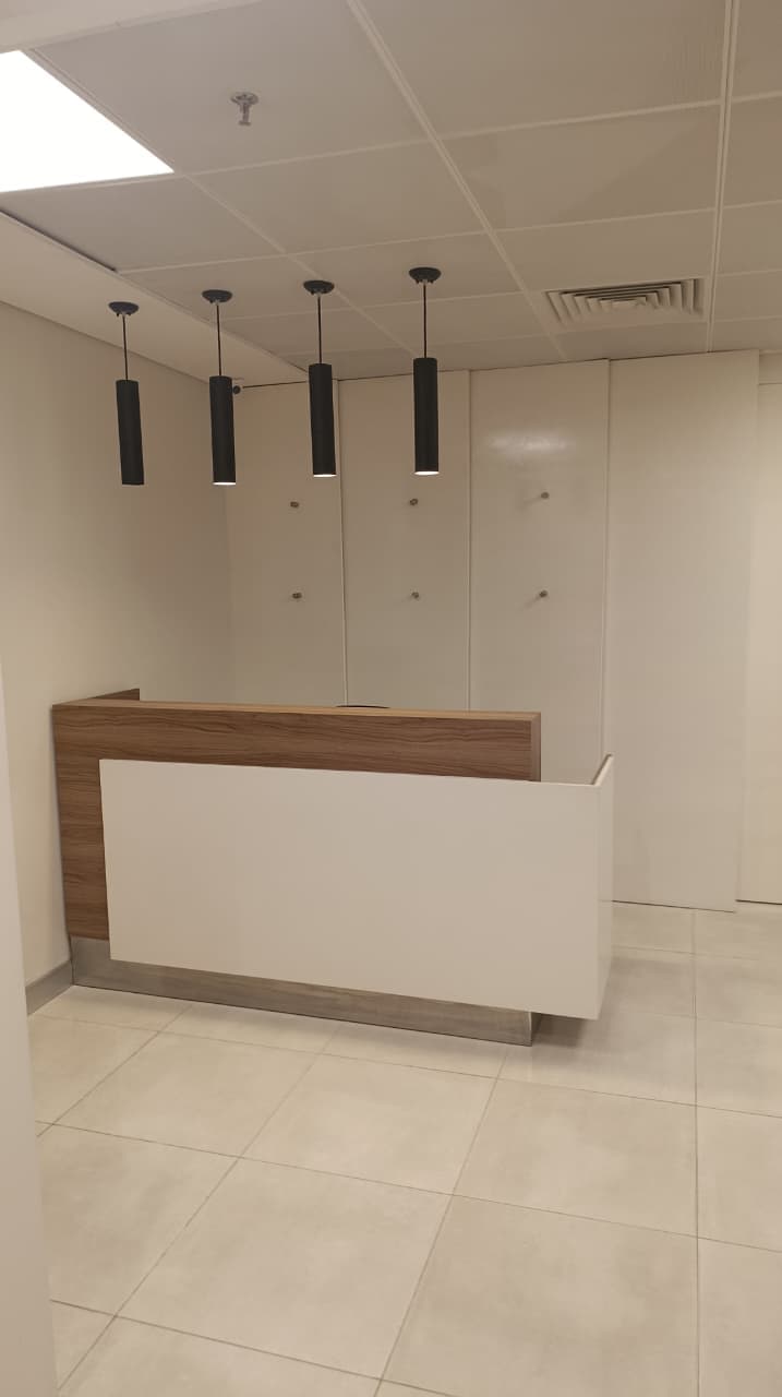 Alquilo OFICINA AMOBLADA en Edificio Corporativo SKYPARK – 2