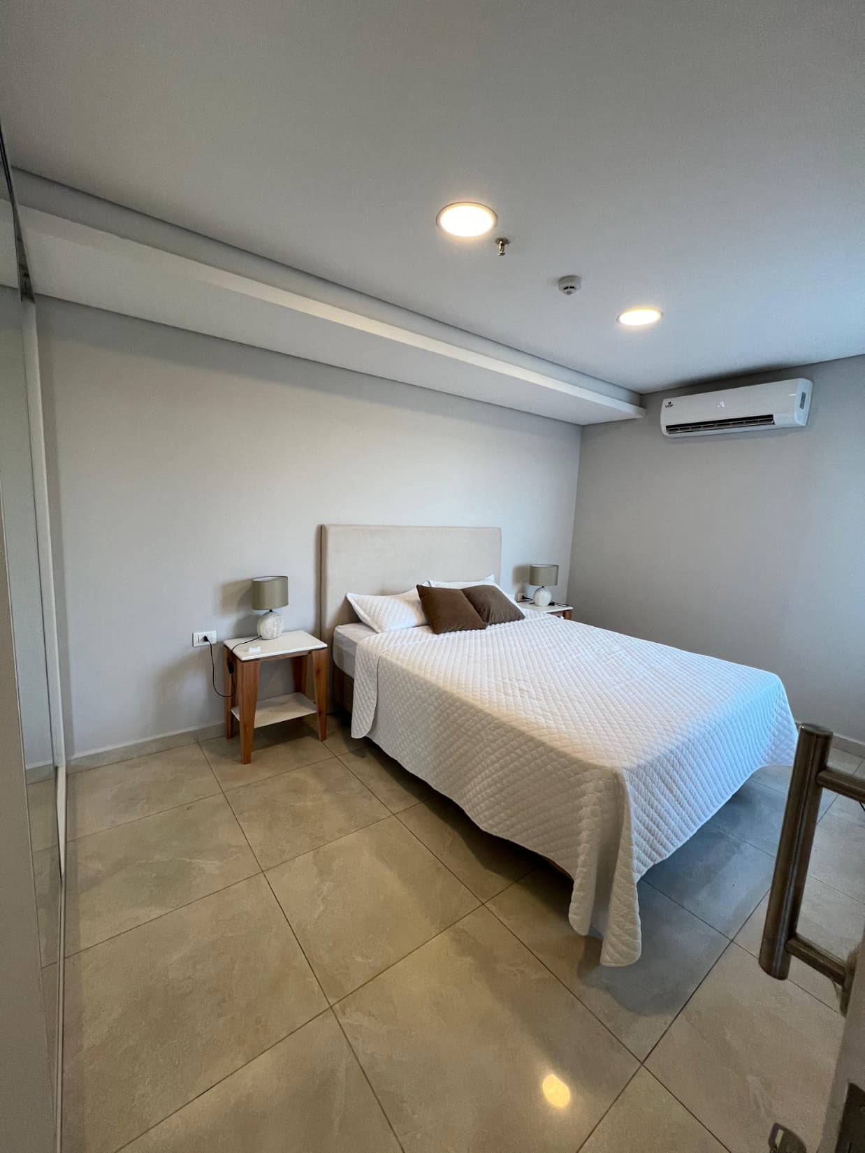 EN ALQUILER LOFT AMOBLADO EN YKUA SATI – 3