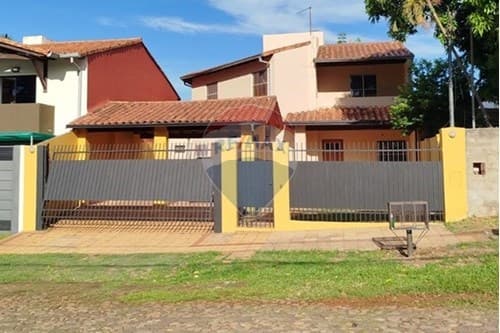 CASA ALQUILER LAMBARE