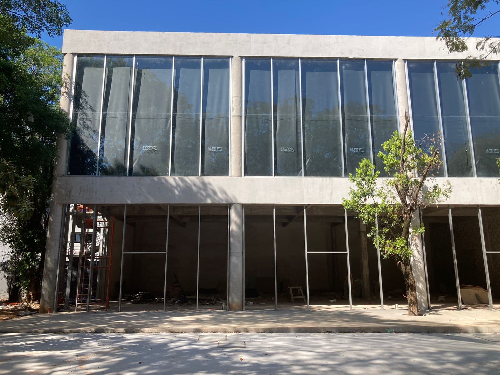 ALQUILO SALÓN COMERCIAL. ZONA AVENIDA SAN MARTIN.