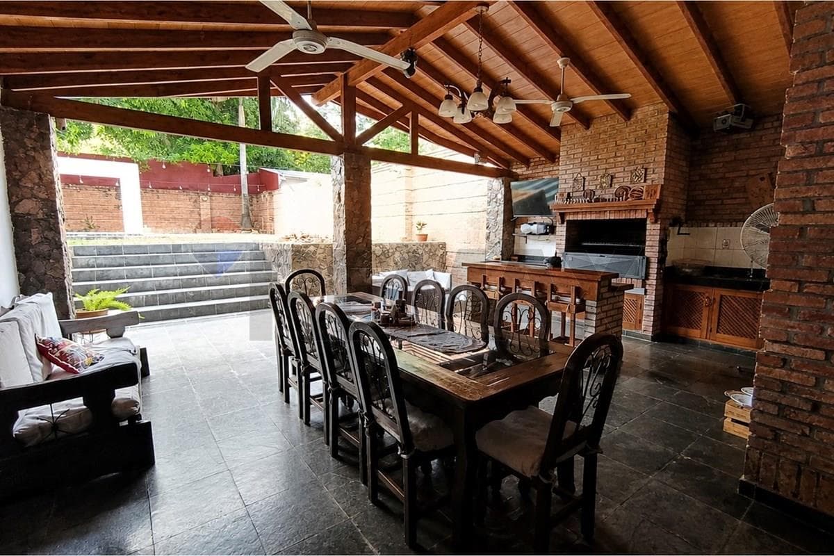 Residencia amoblada en venta en Barrio San Vicente – 2