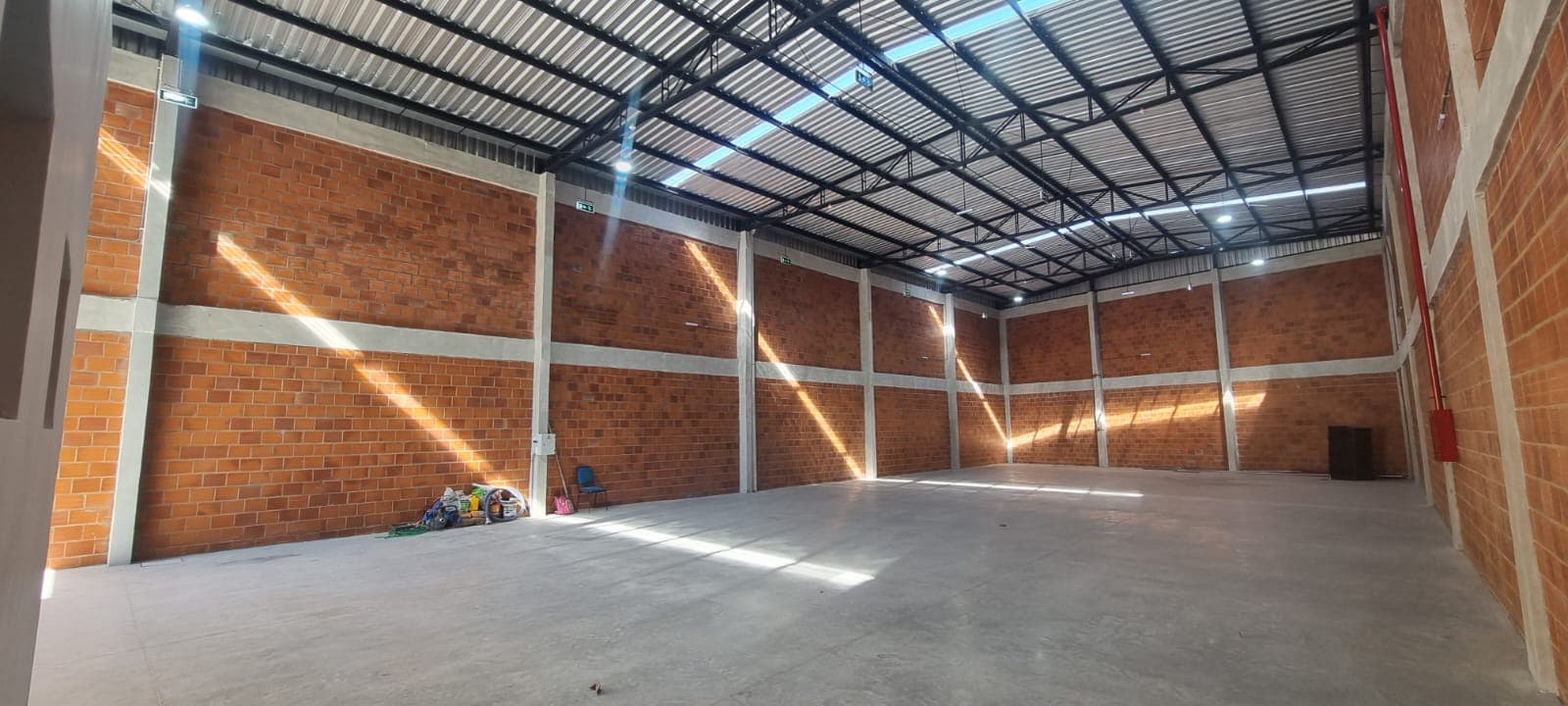 Galpón Disponible En Fernando De La Mora – Zona Estratégica 465m2 – 2