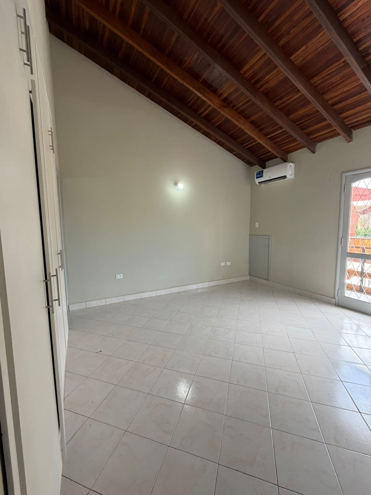 Villa Morra Hermoso duplex en Alquiler – 3