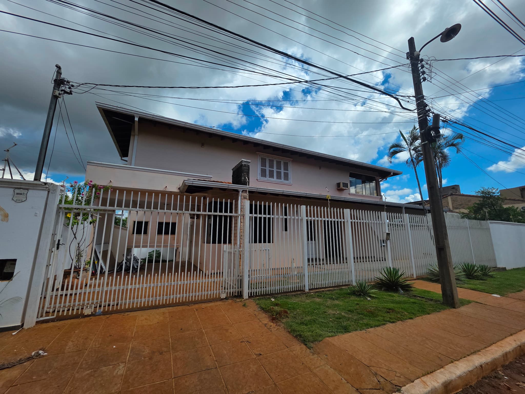 ALQUILO AMPLIA RESIDENCIA EN BOQUERÓN!!